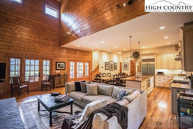 Image number 3 for the current listing