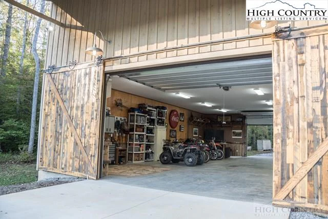 Image number 9 for the current listing