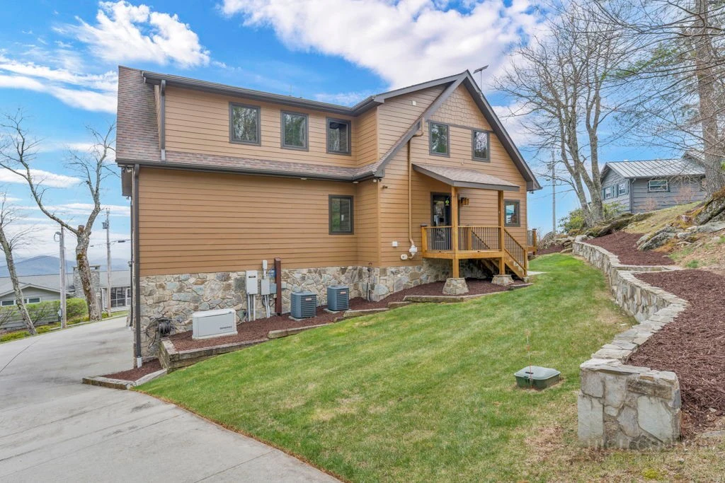Image number 11 for the current listing