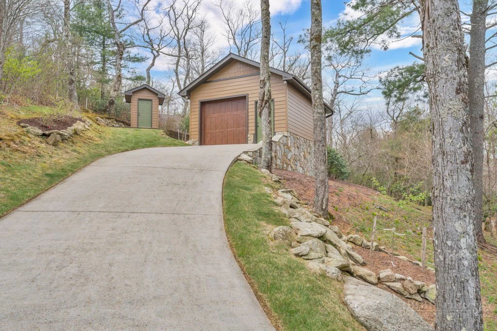 Image number 2 for the current listing