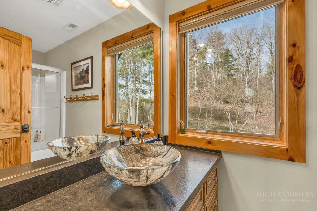 Image number 3 for the current listing