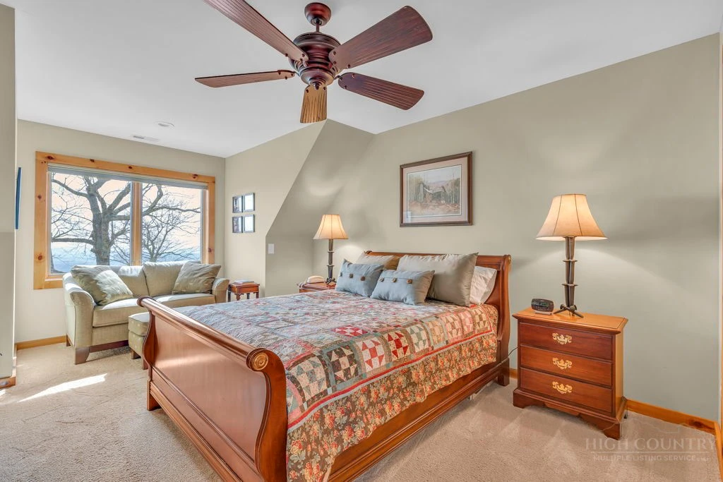 Image number 4 for the current listing