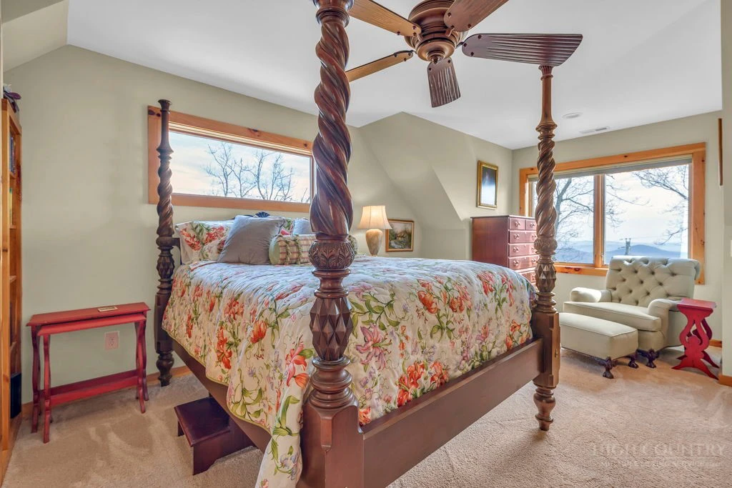 Image number 5 for the current listing