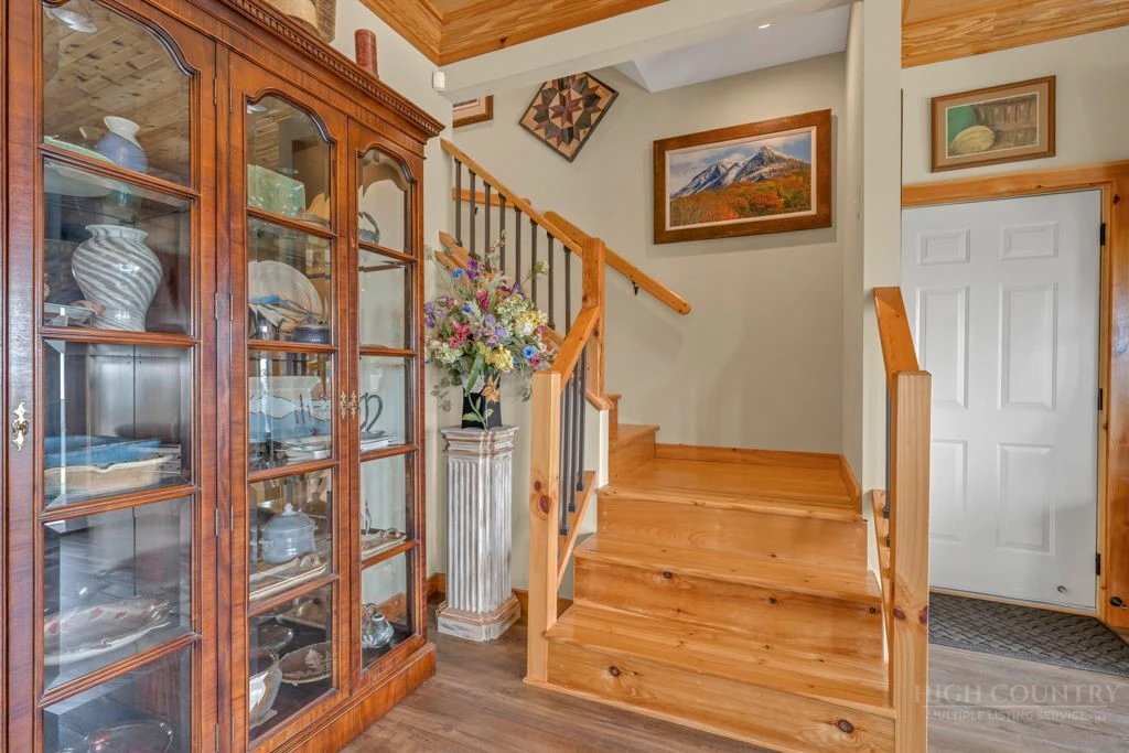Image number 6 for the current listing