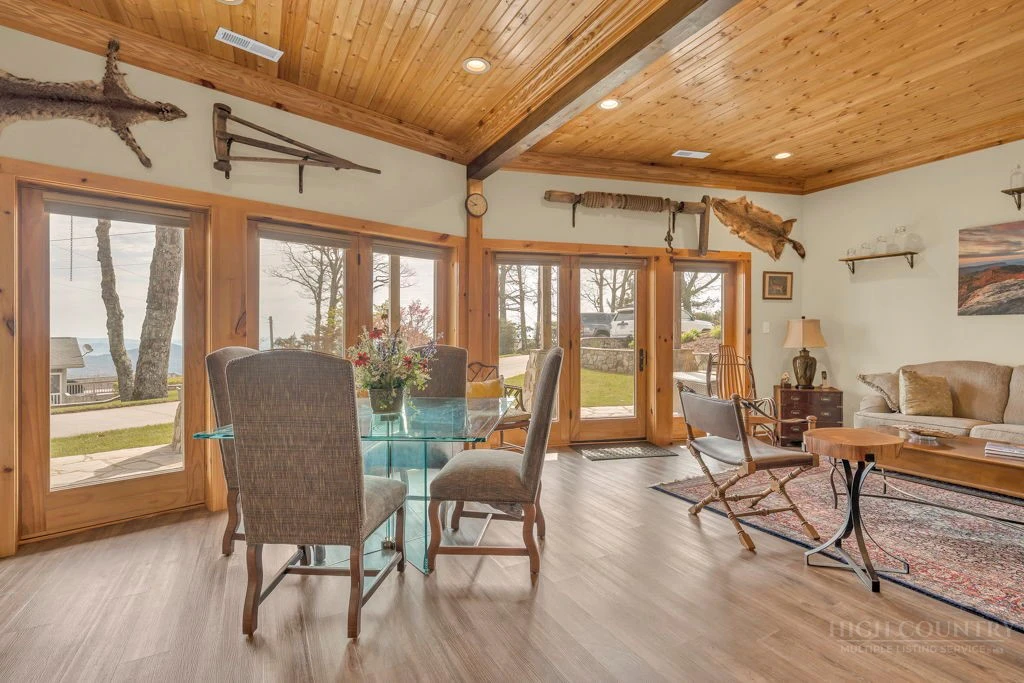 Image number 7 for the current listing