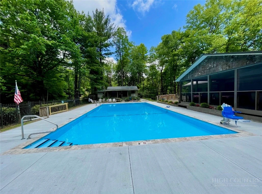 Image number 18 for the current listing