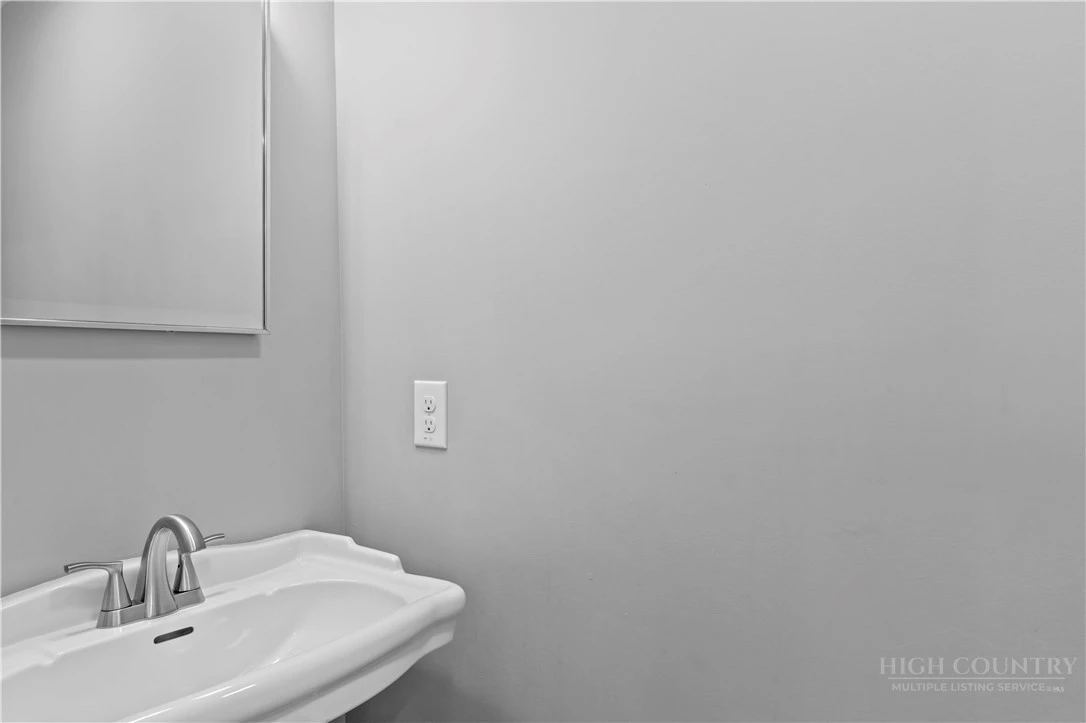 Image number 3 for the current listing