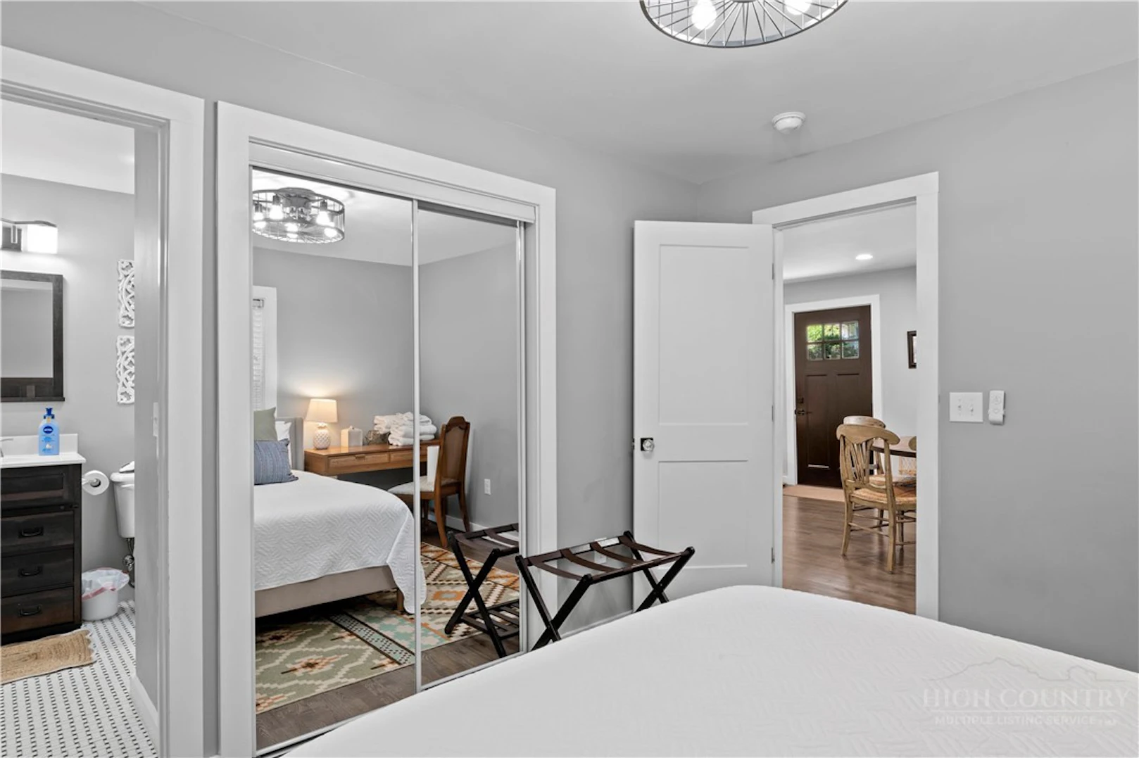 Image number 5 for the current listing