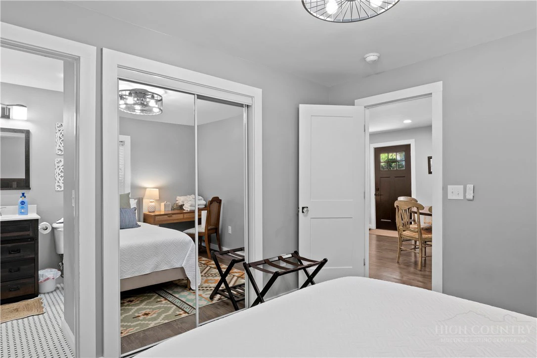 Image number 5 for the current listing