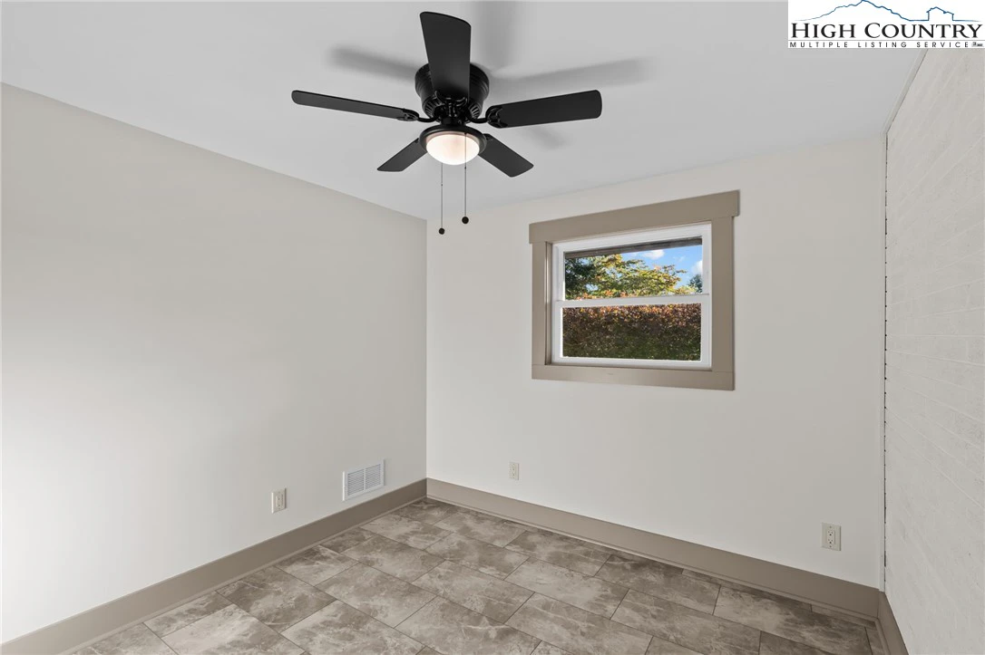 Image number 6 for the current listing