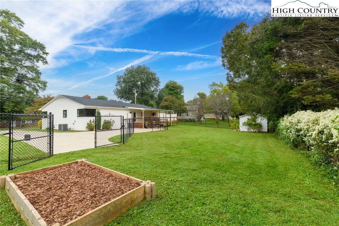 Image number 11 for the current listing