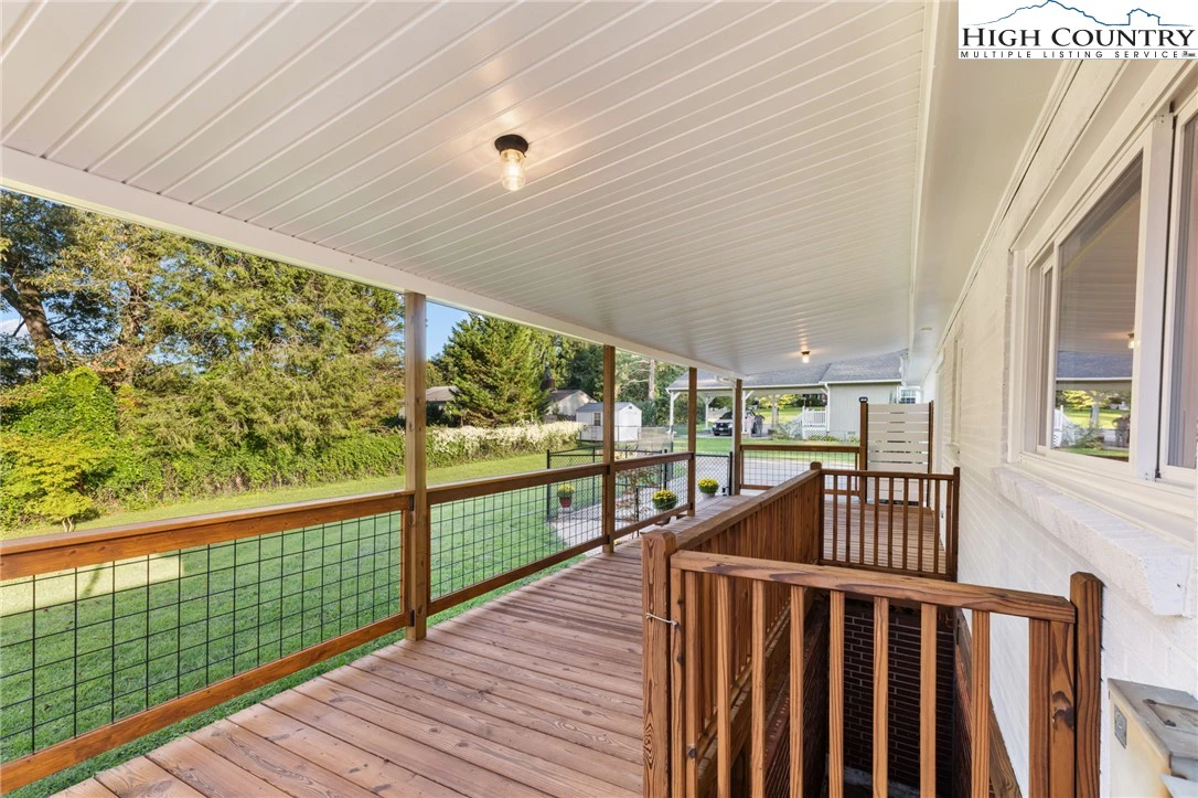 Image number 13 for the current listing