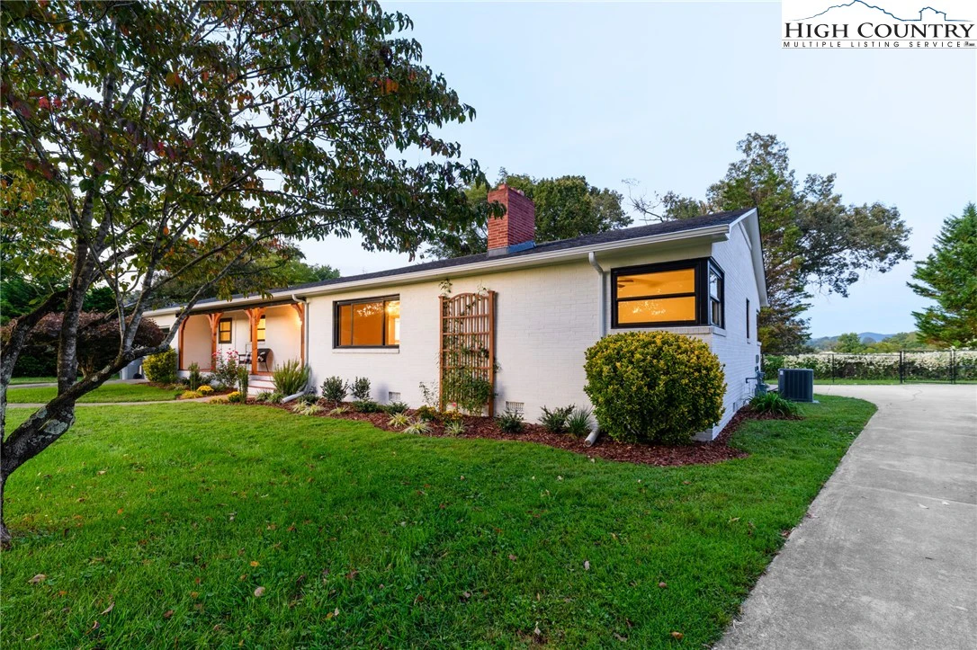 Image number 17 for the current listing