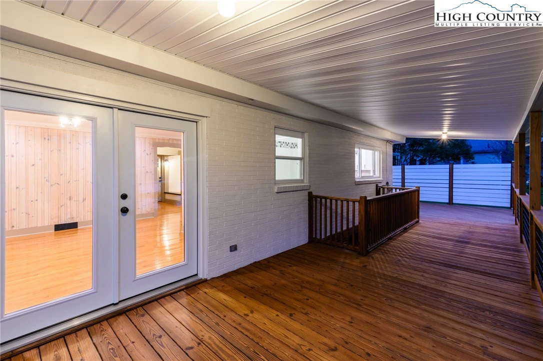 Image number 18 for the current listing