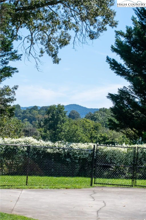 Image number 19 for the current listing