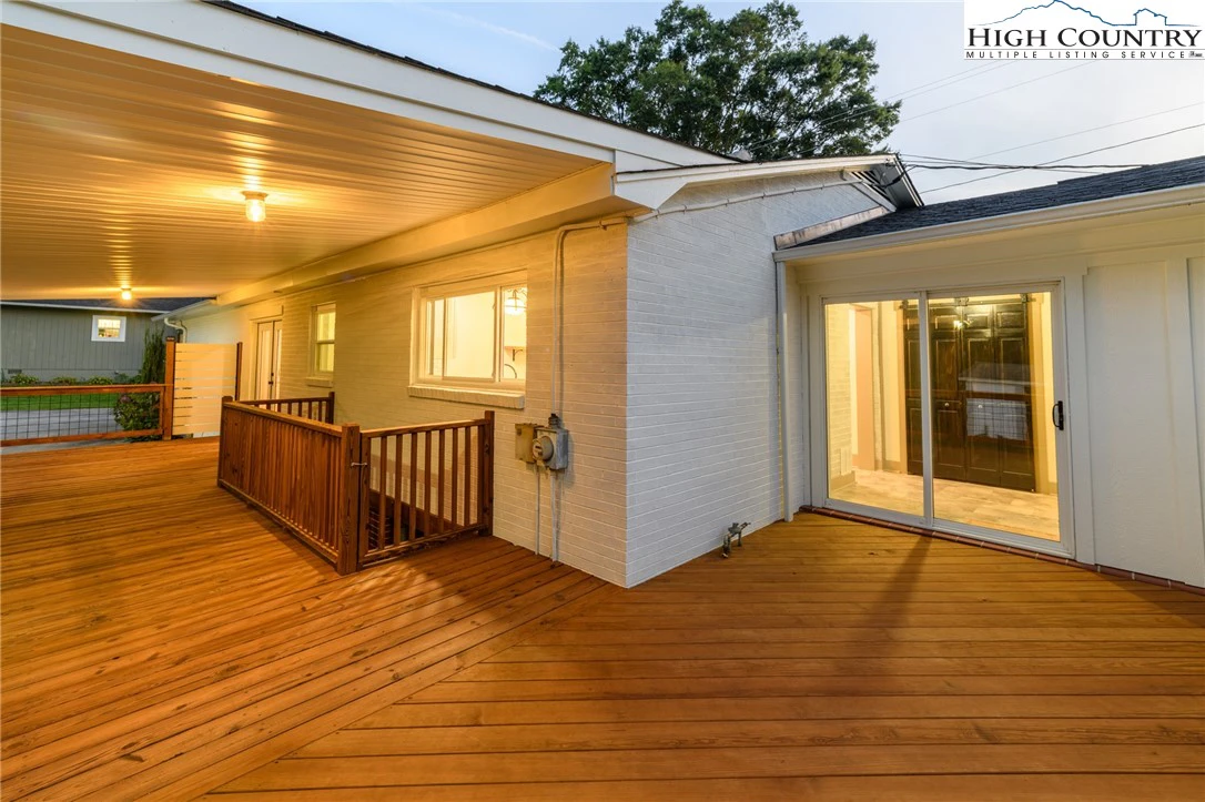 Image number 21 for the current listing