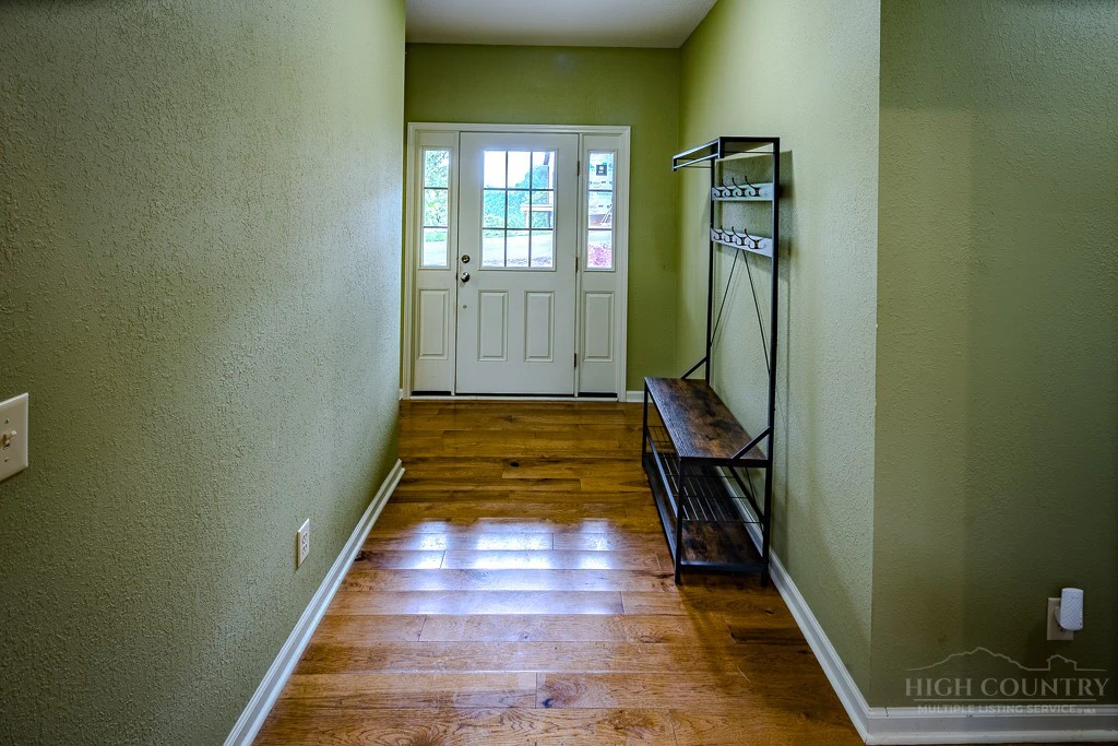 Image number 9 for the current listing