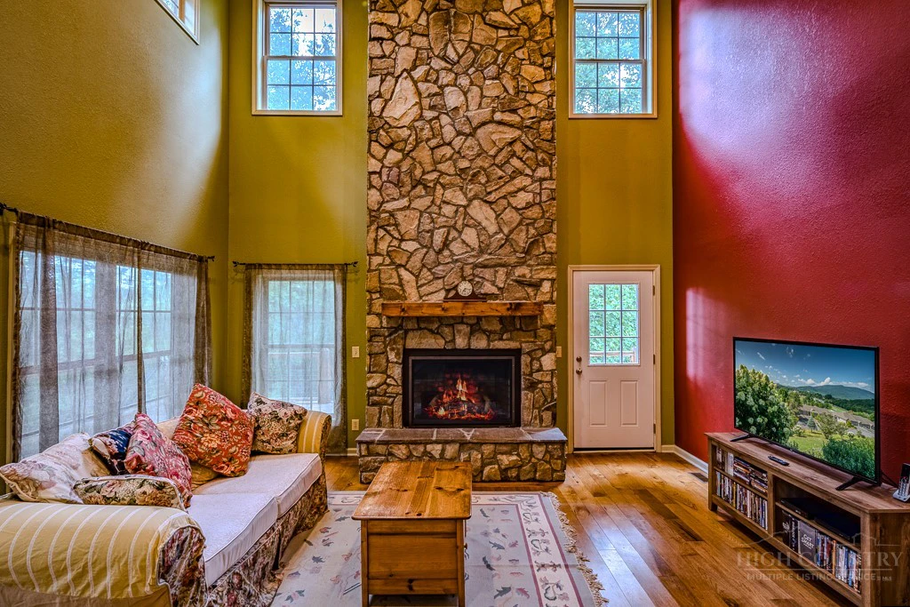Image number 10 for the current listing