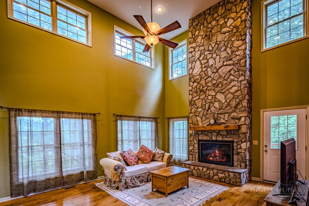 Image number 11 for the current listing