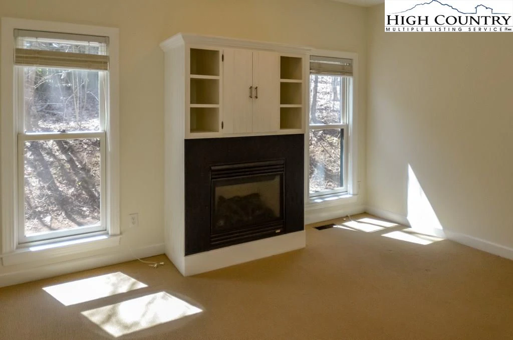Image number 2 for the current listing