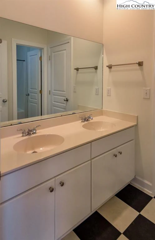 Image number 12 for the current listing