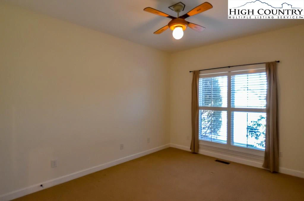 Image number 11 for the current listing