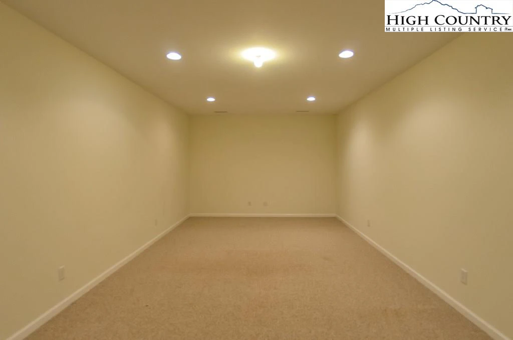 Image number 7 for the current listing