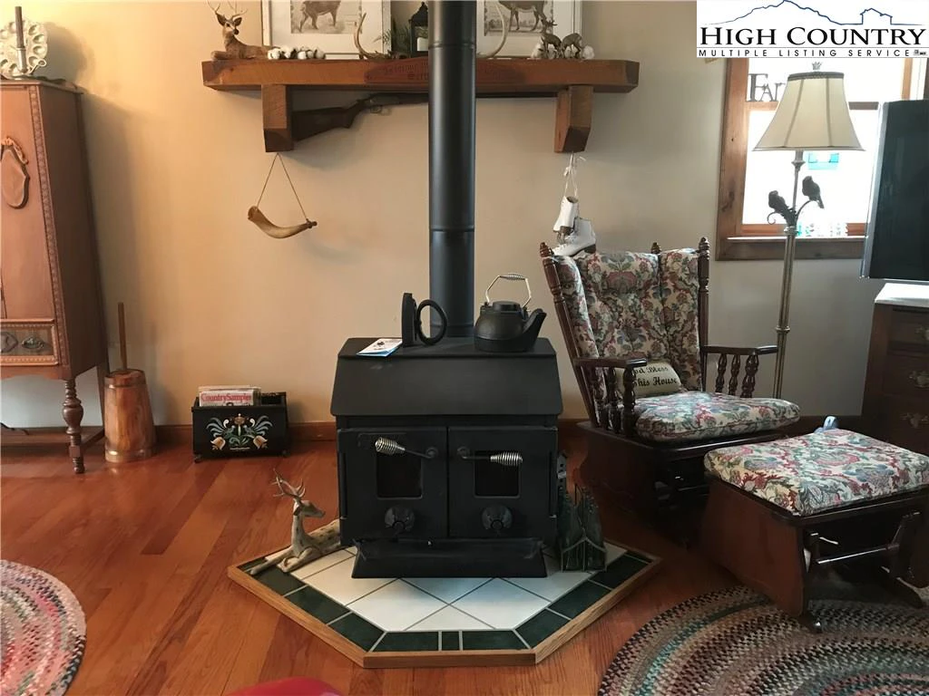 Image number 16 for the current listing