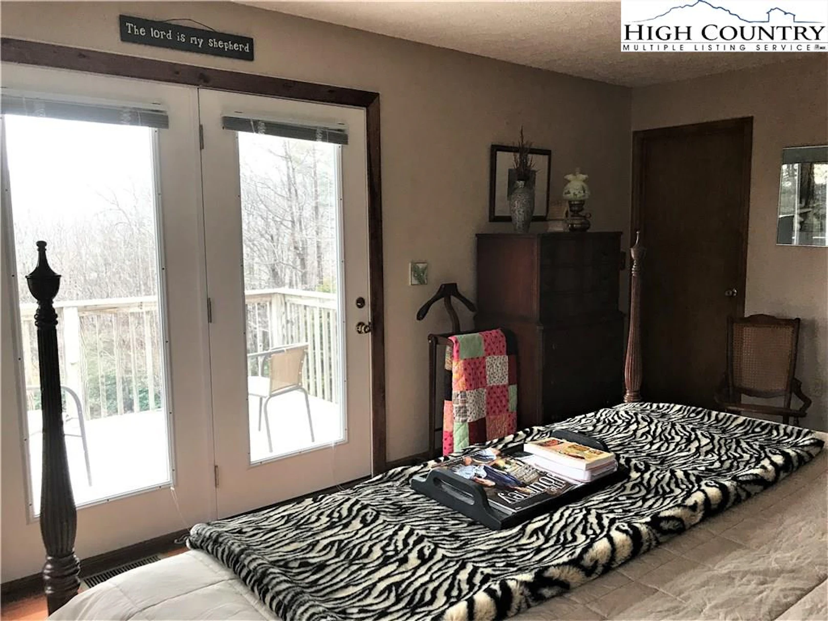 Image number 14 for the current listing