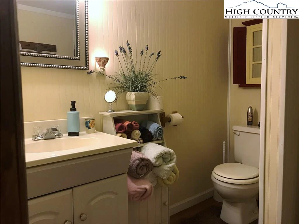 Image number 9 for the current listing