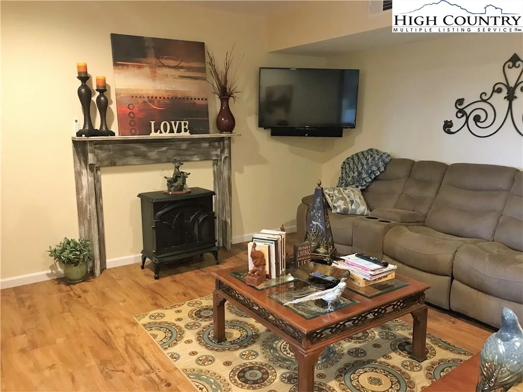 Image number 6 for the current listing
