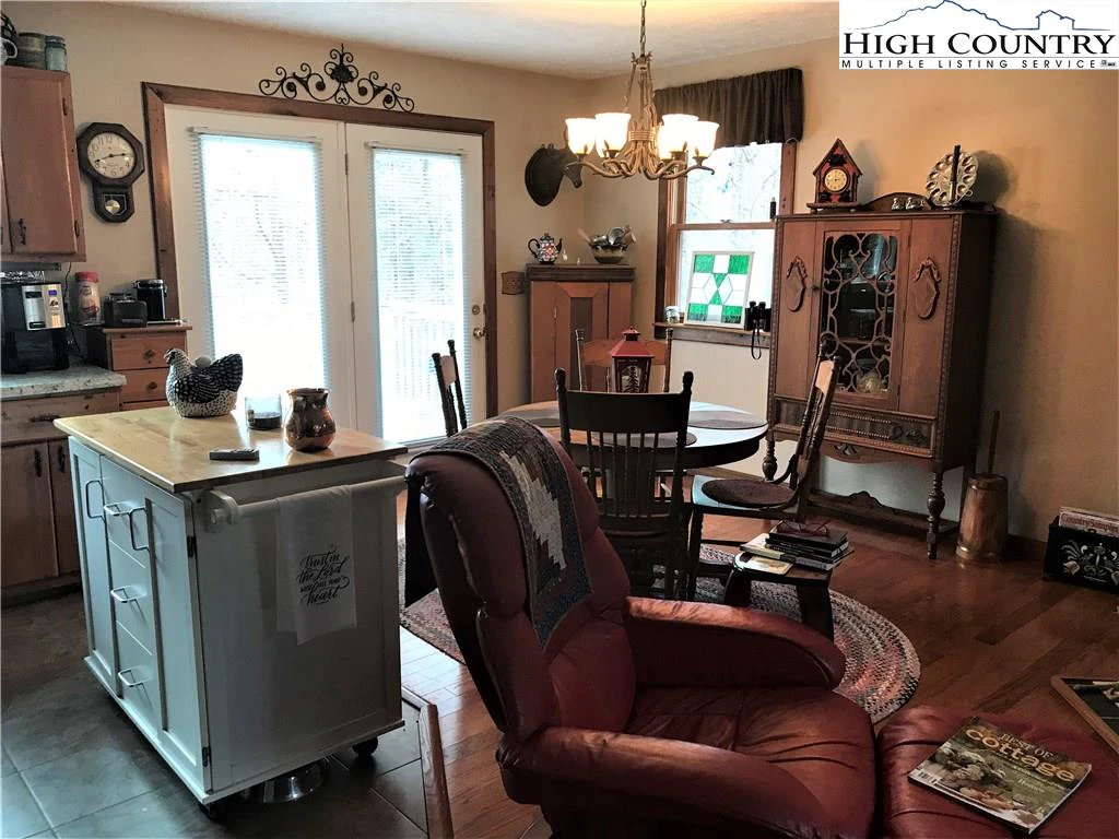 Image number 3 for the current listing