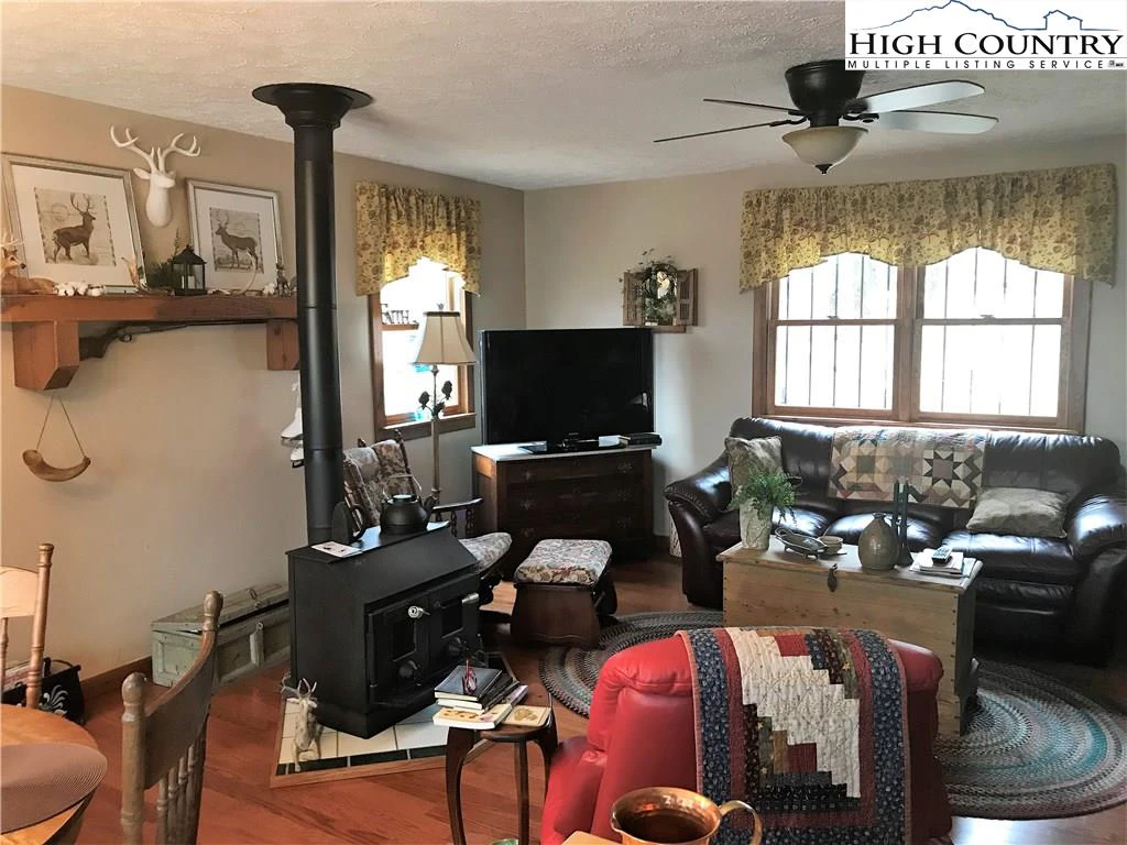 Image number 20 for the current listing