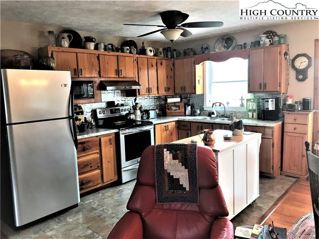 Image number 18 for the current listing
