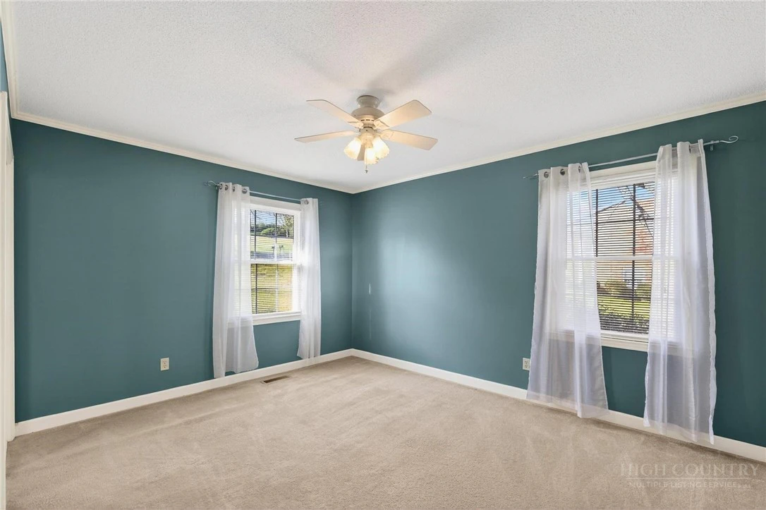 Image number 14 for the current listing