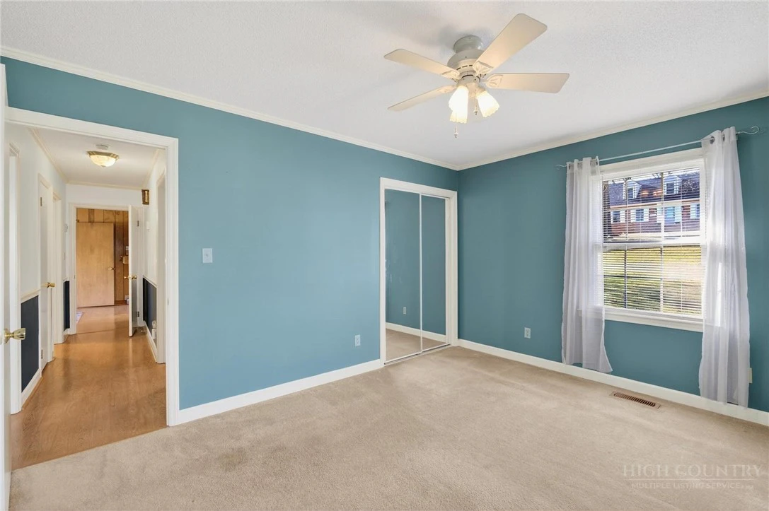 Image number 3 for the current listing