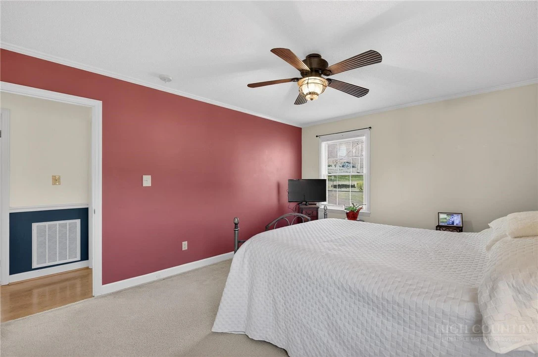 Image number 5 for the current listing