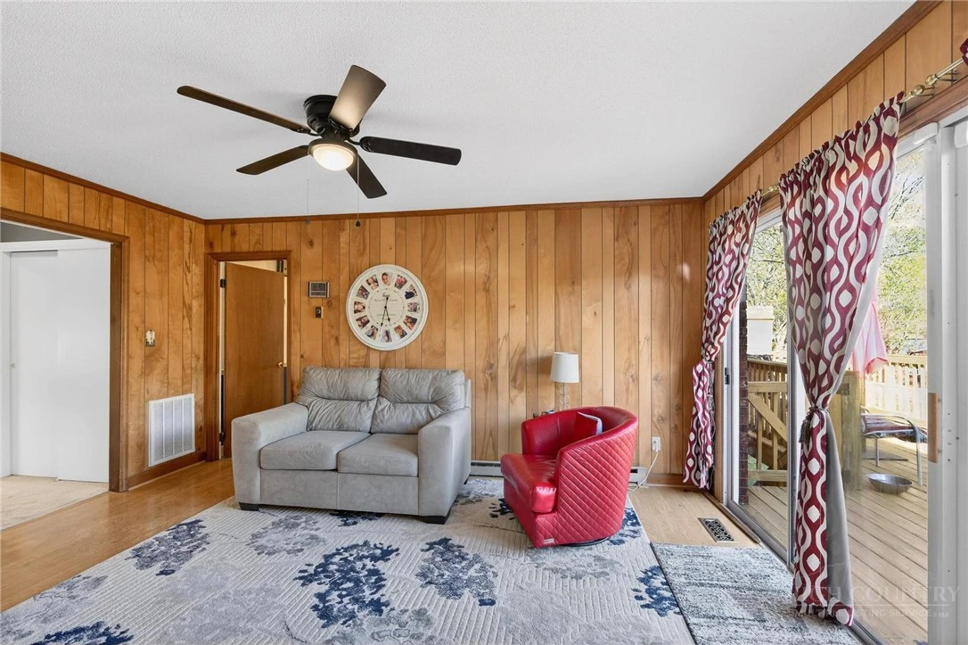 Image number 8 for the current listing