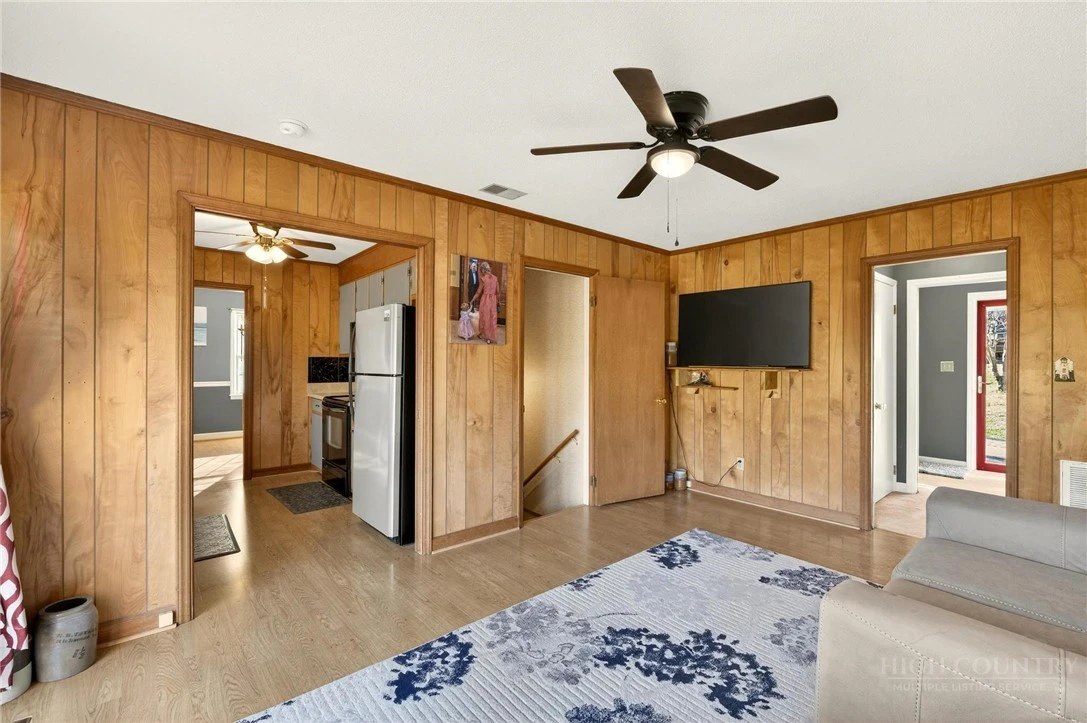 Image number 9 for the current listing