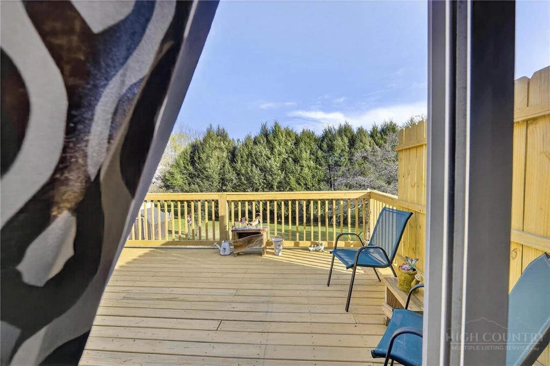 Image number 11 for the current listing