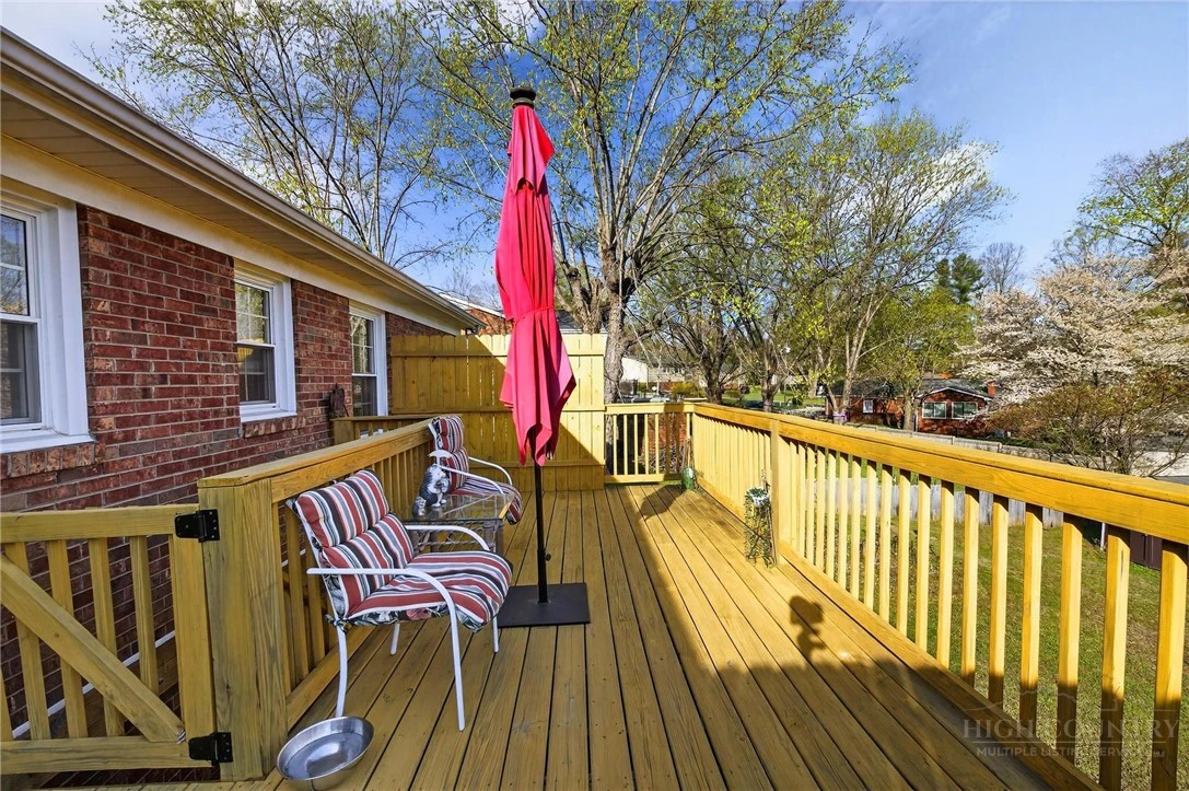 Image number 13 for the current listing