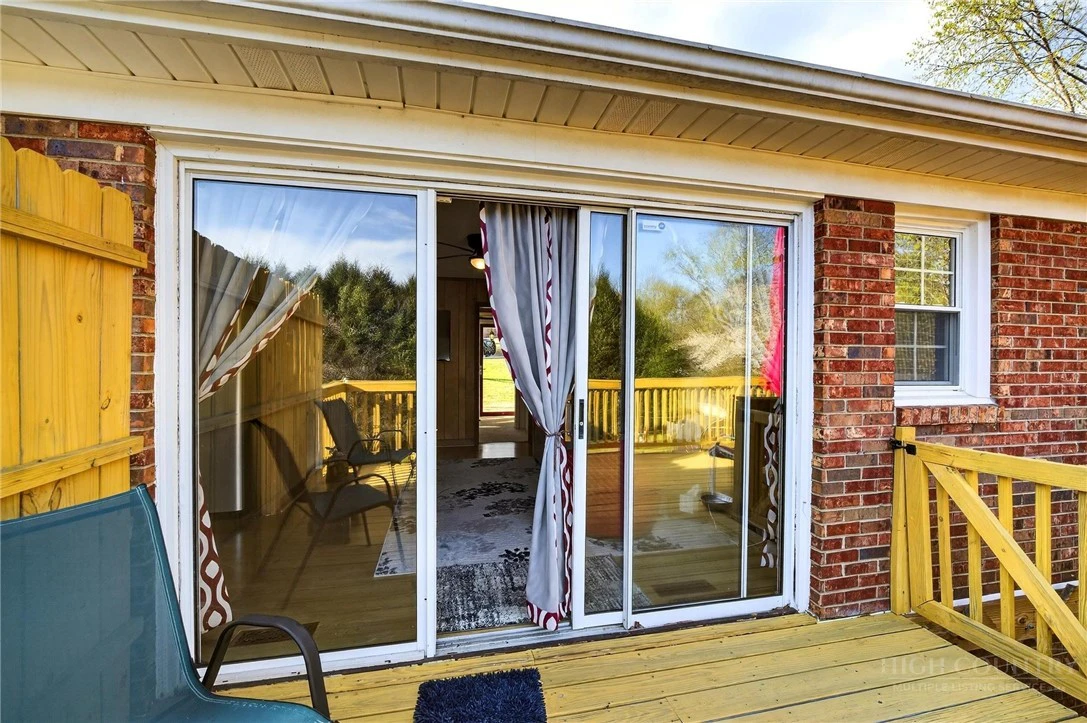 Image number 2 for the current listing