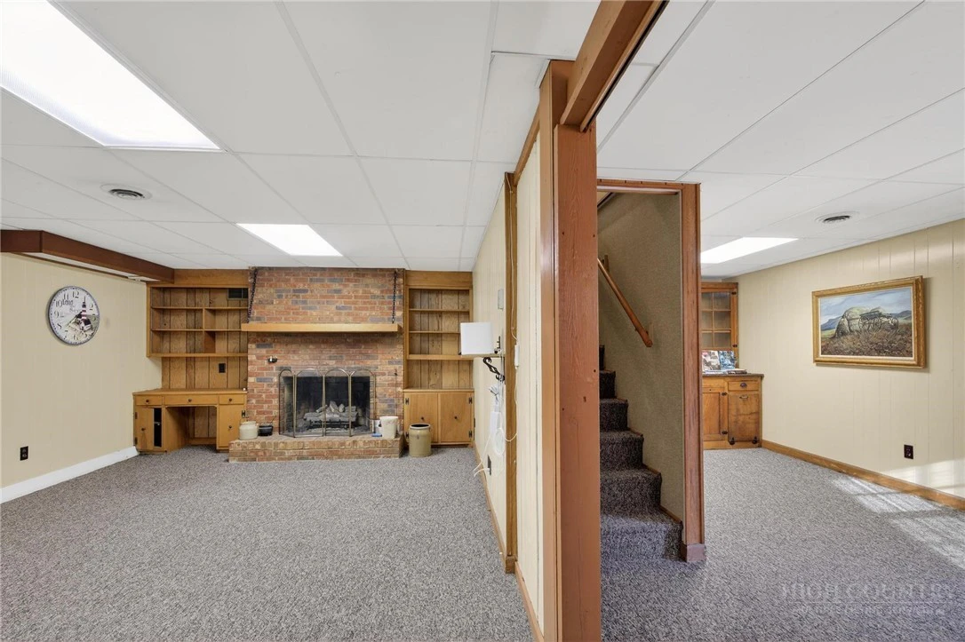 Image number 15 for the current listing