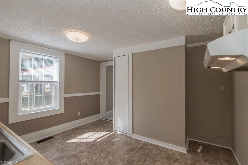 Image number 2 for the current listing