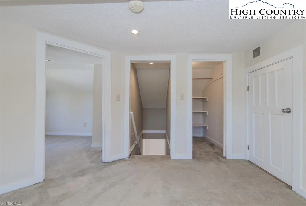 Image number 7 for the current listing