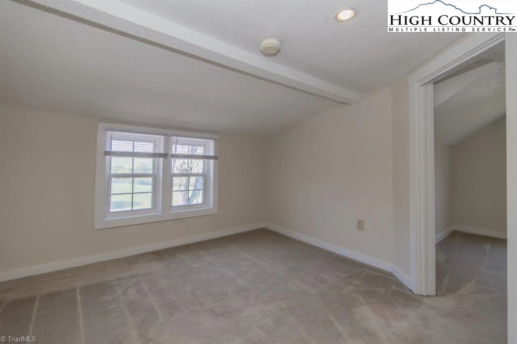 Image number 5 for the current listing