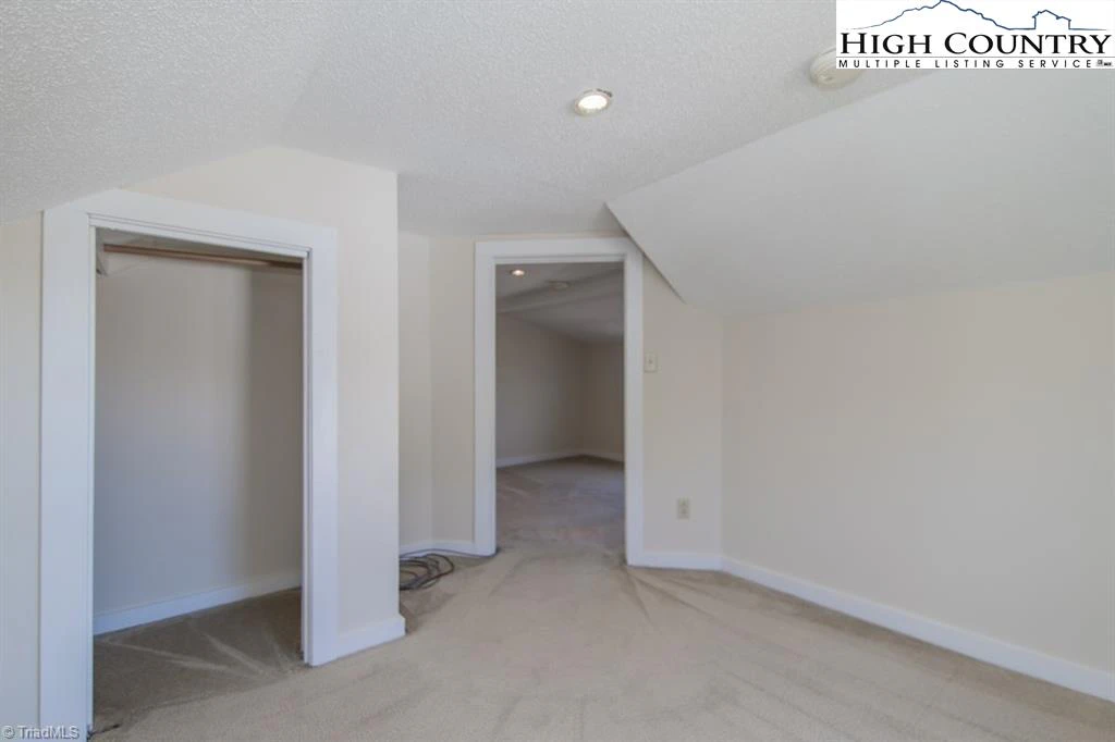 Image number 3 for the current listing