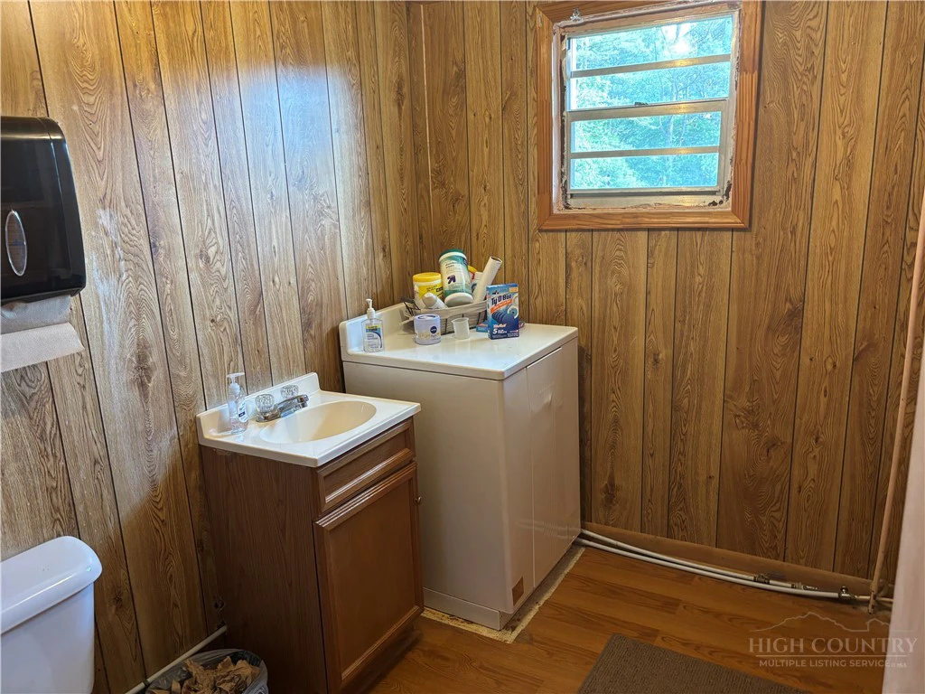Image number 11 for the current listing