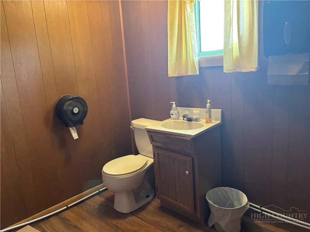 Image number 2 for the current listing