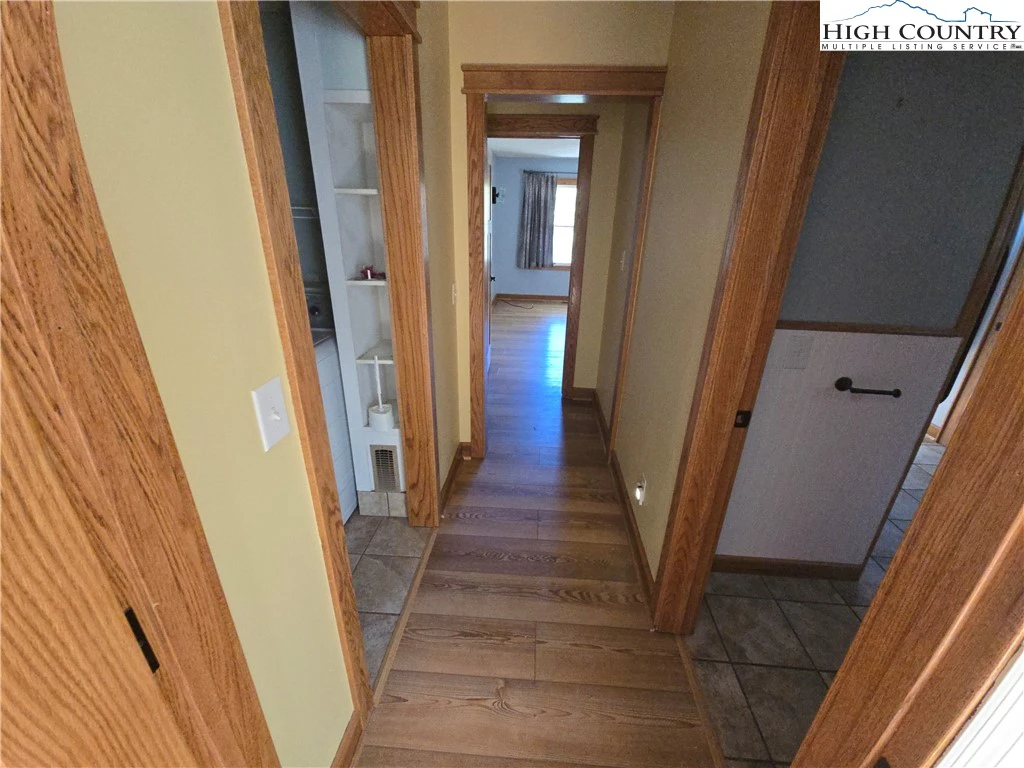 Image number 10 for the current listing